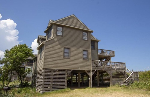 Duck House | OCEANFRONT, Ocean Views, Sun Decks, Close to Beach Access, SA112, The SandBar