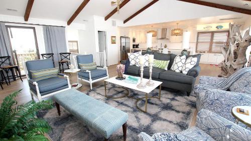 Duck House | OCEANFRONT, Ocean Views, Sun Decks, Close to Beach Access, SA112, The SandBar