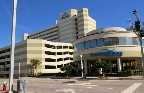 Virginia Beach Condo | Oceanfront on the Boardwalk 1 BR, 1 BA, sleep 4, at BQR in VA Beach with balcony