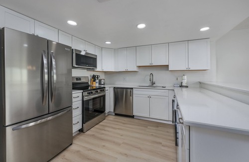 Ash Condo | Oceanfront Pool-3BD Family Friendly Condo-Cherry Grove
