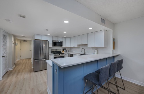 Ash Condo | Oceanfront Pool-3BD Family Friendly Condo-Cherry Grove