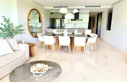 Emiliano Zapata Apartment | Oceanfront Paradise Luxury Apartment with Beach Access & Pool