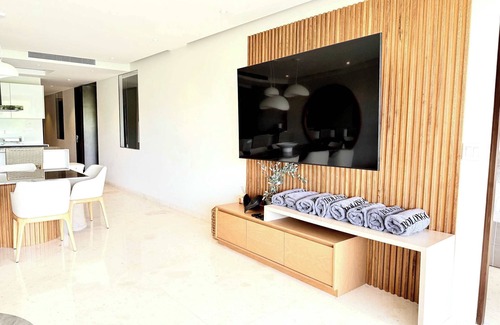 Emiliano Zapata Apartment | Oceanfront Paradise Luxury Apartment with Beach Access & Pool