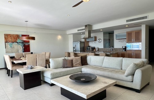 North Hotel Zone Condo | Oceanfront Peninsula Hotel Zone Puerto Vallarta Tower 3