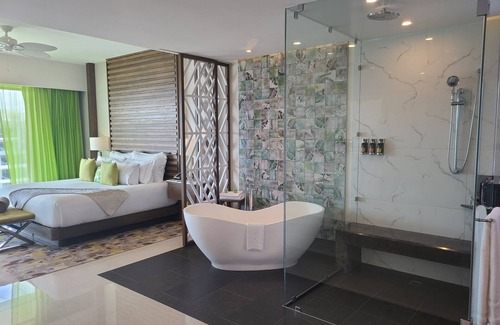 Downtown Cancun Resort | Oceanfront Penthouse in Cancun – Spend Christmas 2025 in Paradise!