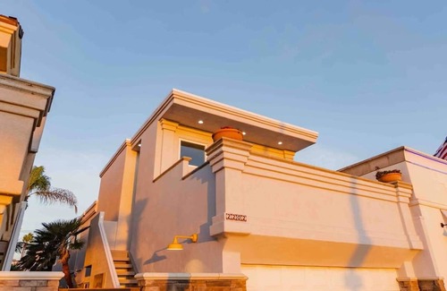 Newport Beach House | Oceanfront Pier Upper Beach House