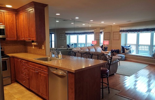 Long Beach House | Oceanfront/Pool/Bikes/Parking/Location! Location! Great Energy, Great Vibe!
