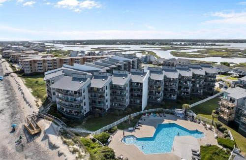 Sneads Ferry House | Oceanfront Resort - Swimming Pool - Tennis