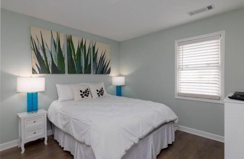 North Topsail Beach Apartment | Oceanfront Resort! at Ocean Delight!