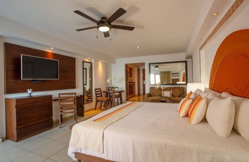 South Shore Hotel Area Hotel | Oceanfront Resort w/Scenic Pools & Easy Beach Access, Ideal for Romantic Stay