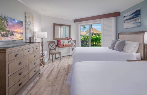 Hanamaulu Resort | Oceanfront Retreat, 2 QUEEN beds, water views, walk-out access to pools/ocean