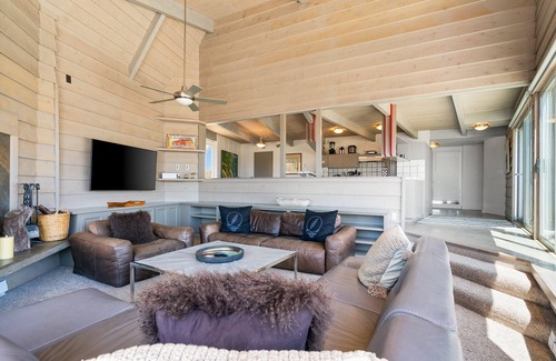 Watsonville House | Oceanfront Retreat Pajaro Dunes Beach, crashing wave views, private beach
