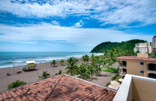 Barrio Los Villalobos House | Oceanfront Rooftop Bahia Encantada Jaco L3