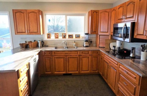 Regional District of Nanaimo House | Oceanfront spacious 6-bedroom house in Parksville with beach access