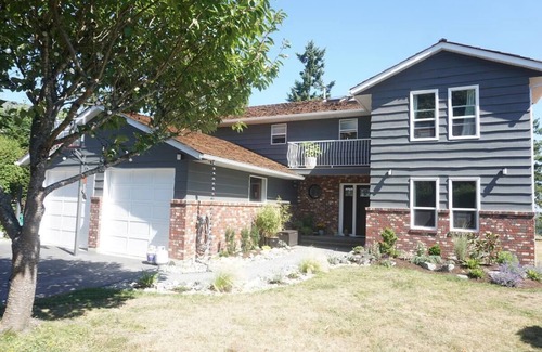 Regional District of Nanaimo House | Oceanfront spacious 6-bedroom house in Parksville with beach access