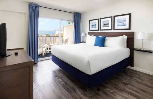 Laguna Beach Hotel | Oceanfront Stay with Direct Beach Access, Outdoor Swimming Pools & Laguna Views