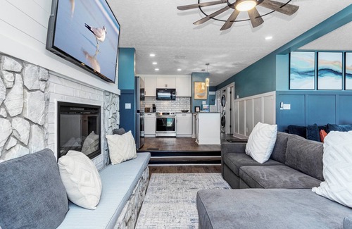 Emerald Isle Condo | Oceanfront, Stunning Contemporary Condo,1st Floor, Recently Remodeled