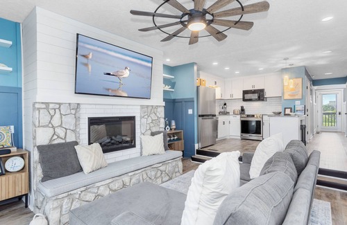 Emerald Isle Condo | Oceanfront, Stunning Contemporary Condo,1st Floor, Recently Remodeled