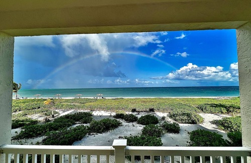 Wheeland Settlement Condo | Oceanfront 2Bed Condo