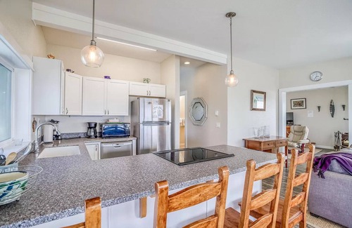 Yachats House | Oceanfront Upper Level Duplex in the heart of Yachats