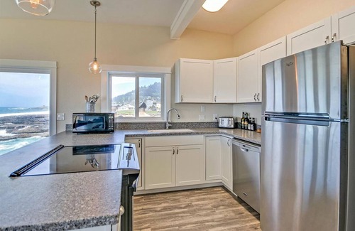 Yachats House | Oceanfront Upper Level Duplex in the heart of Yachats
