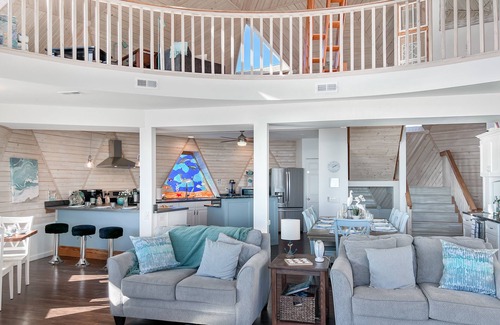 Sneads Ferry House | Oceanfront Seaside Stargazer+Hot Tub+Pets OK+Infinity Table+Beach Gear+4 Kings