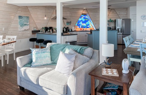 Sneads Ferry House | Oceanfront Seaside Stargazer+Hot Tub+Pets OK+Infinity Table+Beach Gear+4 Kings