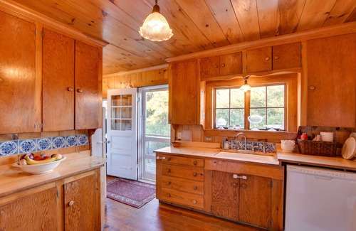 Boothbay Harbor House | Oceanfront Cottage w/Deck 2 Mi to Boothbay Harbor