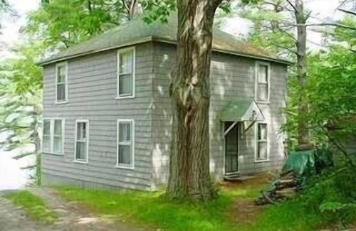 West Bath Cottage | Oceanfront Victorian Cottage (pet friendly)3 beds, 2bath, deck, shared dock