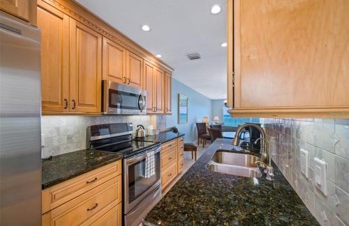 Madeira Beach Apartment | Oceanfront View of Madeira Beach, Steps to the Beach - Madeira Norte Condo