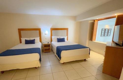 South Hotel Zone House | Oceanfront: Views & Amenities!