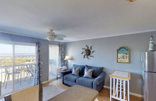 Charleston County Villa | Oceanfront Villa-pool/pier, fishing, stunning 2nd floor view!