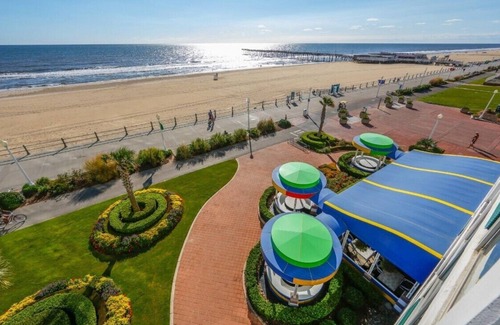 Virginia Beach Apartment | OCEANFRONT! Virginia Beach Boardwalk, 1-Bedroom, sleeps 6, beach, dolphins, fun