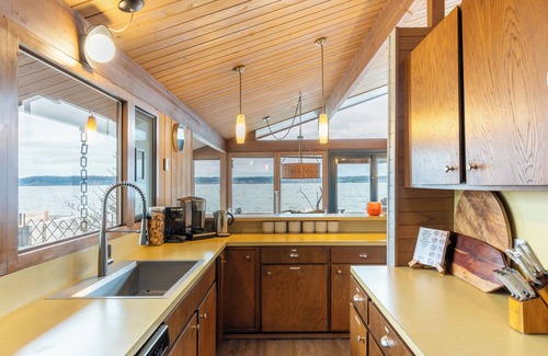 Bells Beach Cabin | Oceanfront w/Game Room, Fire Pit, Panoramic Views | Angels Landing by AvantStay