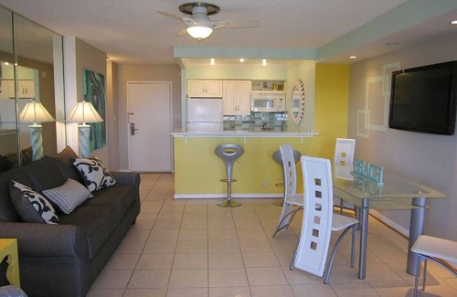 Virginia Beach Condo | Oceanfront Walkout on to beach, 2 Bdrm