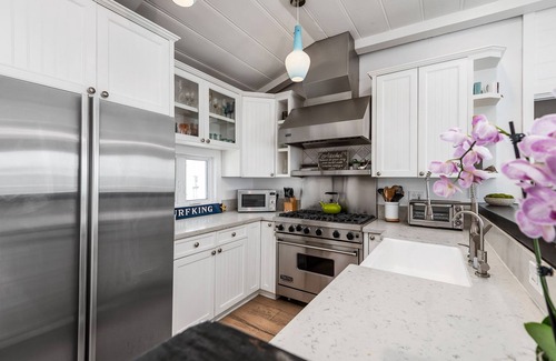 Eastern Malibu House | Oceanfront with Hot Tub, BBQ, Private Beach, Dog Friendly, Fully Stocked