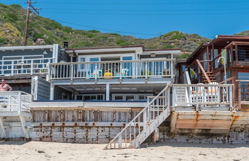 Eastern Malibu House | Oceanfront with Hot Tub, BBQ, Private Beach, Dog Friendly, Fully Stocked