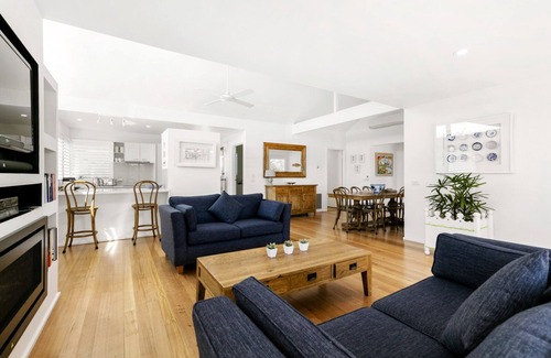Blairgowrie House | OCEANIA BEACH HOUSEnLARGE GAS FIREPLACE