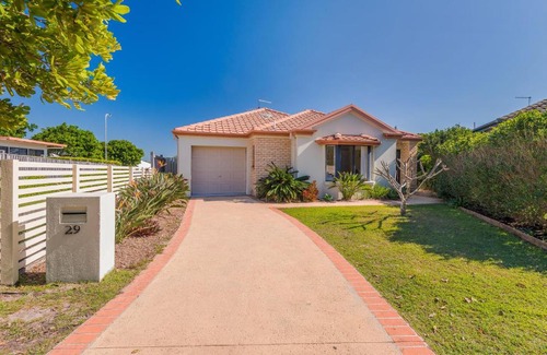 Yamba House | Oceania Cottage - LJHooker Yamba