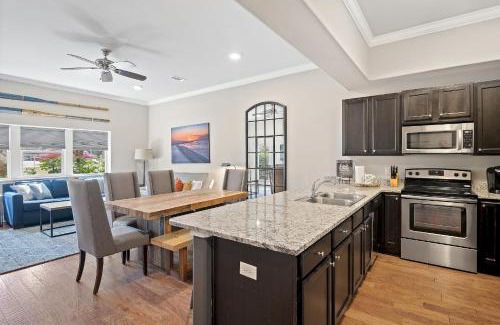 Miramar Beach Apartment | Oceanic Oasis
