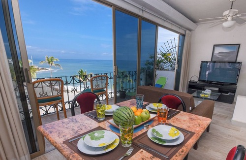 Downtown Puerto Vallarta Hotel | Oceano Oro