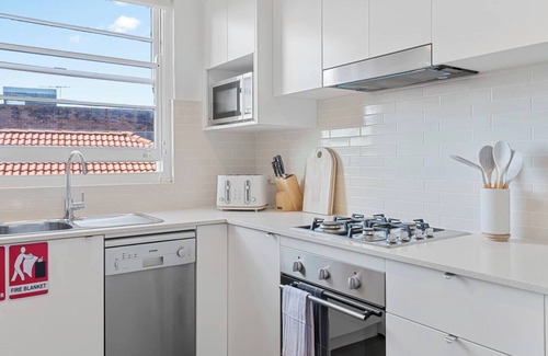 North Bondi Apartment | Oceans Embrace A Locals Haven at Bondi Beach