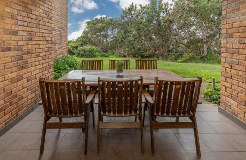 Boomerang Beach Apartment | Oceanside 17 Breezes