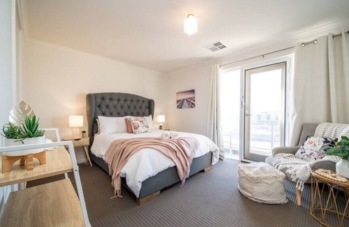Christies Beach House | Oceanside at Christies Beach