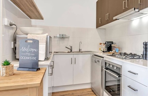 Christies Beach House | Oceanside at Christies Beach Contemporary Comfort
