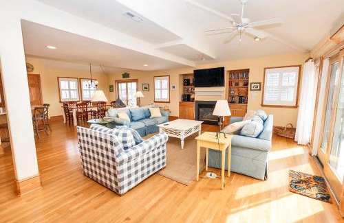 Duck House | Oceanside, Close to the Beach, Ocean and Sound Views! -O6, Summer House