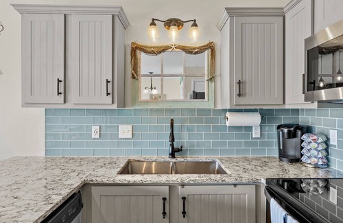 Emerald Isle Condo | Oceanside Condo w/Indoor Pool & Beach Access!