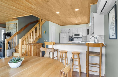 Bass Harbor House | Oceanside Cottage Near Acadia National Park