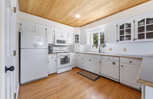 Bass Harbor House | Oceanside Cottage Near Acadia National Park