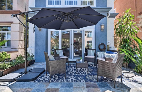 Townsite Cottage | Oceanside Home w/Rooftop Patio - Steps to Beach!